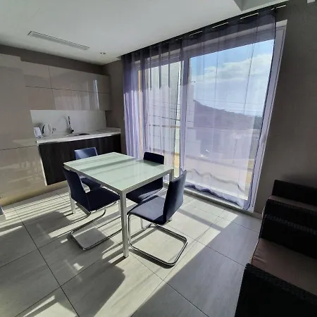 Daire Walking Distance To Ghadira Bay *