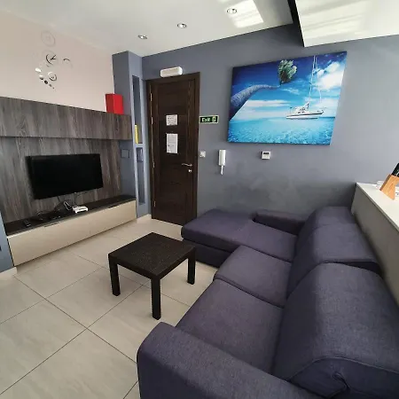 Walking Distance To Ghadira Bay